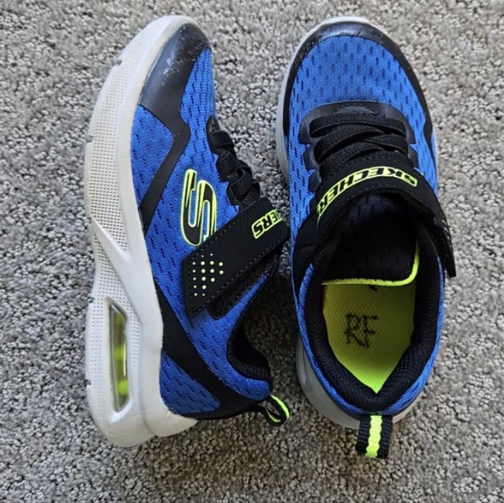 Boys sketchers.